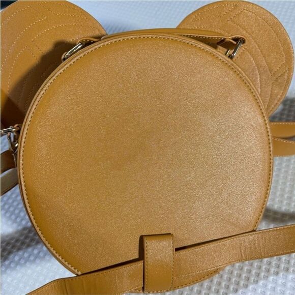 Backstitch Bruja Disney Mickey Concha Convertible Crossbody and Backpack Bag NEW - Picture 8 of 8